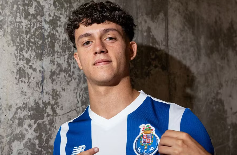 Martim Chelmik renovou contrato com o FC Porto até 2031