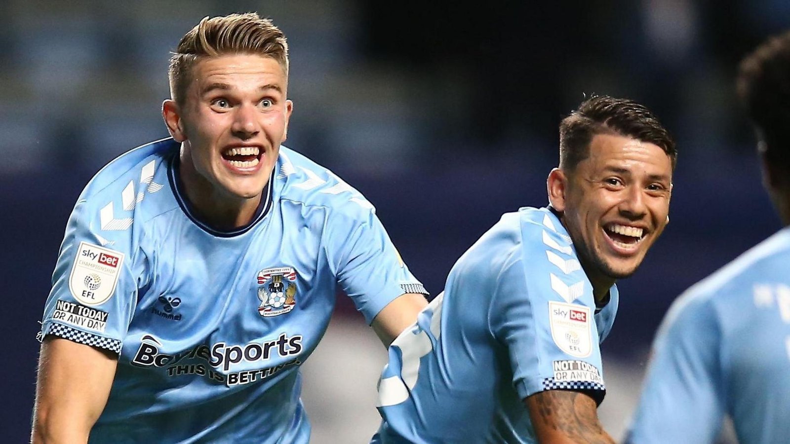 Coventry continua a contratar para o regresso à Premier League