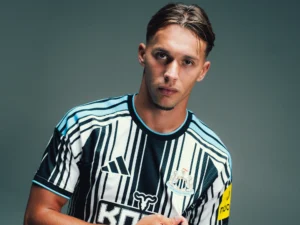 Amar Dedić assina pelo Newcastle United